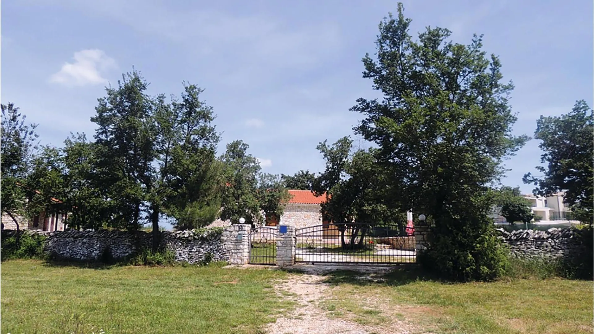 Holiday home 3 Bedroom Beautiful Home In Skicini Jursici