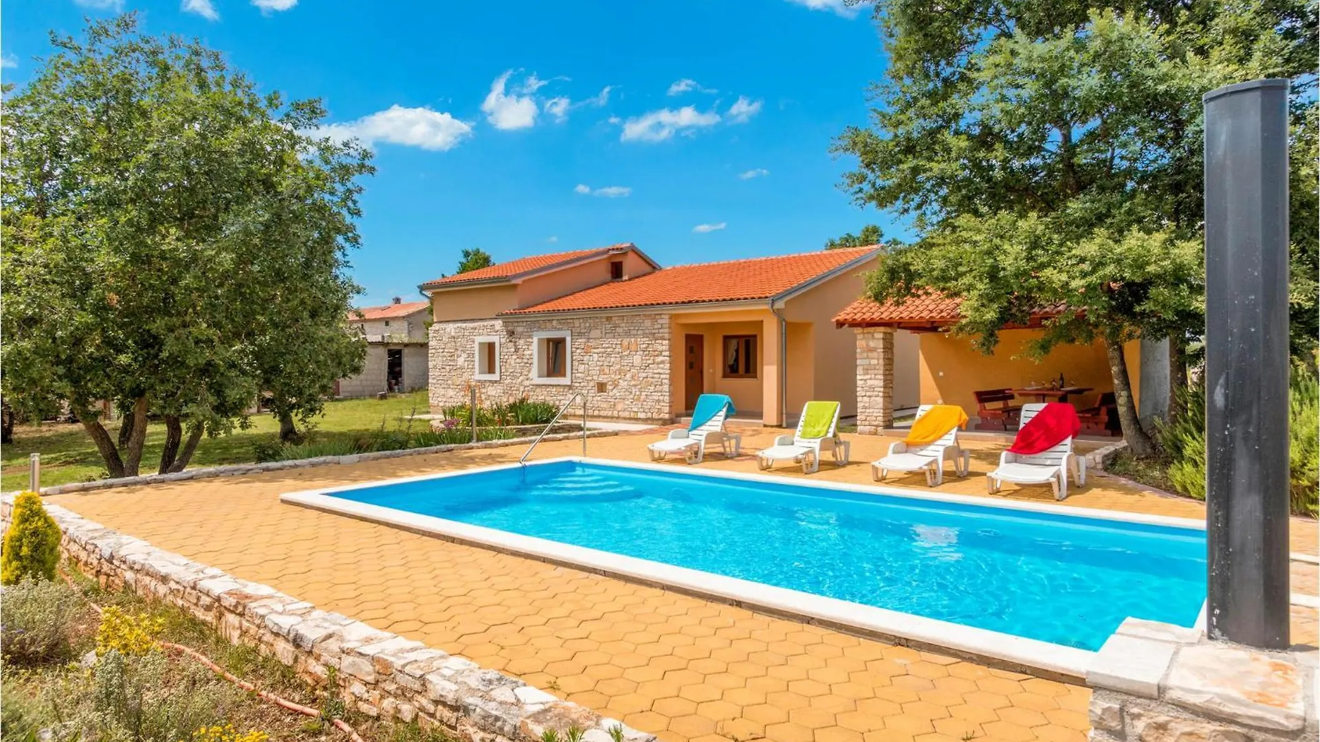 3 Bedroom Beautiful Home In Skicini Jursici